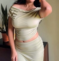 Tejal Joshi - puta in Surat