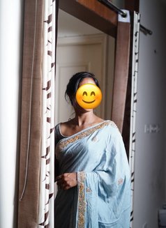 South Indian girl in DxD - puta in Dubai Photo 1 of 5