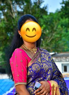 South Indian girl in DxD - puta in Dubai Photo 3 of 5