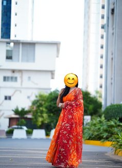 South Indian girl in DxD - puta in Dubai Photo 4 of 5