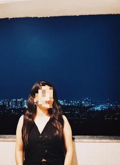 Telugu Girl in DxD - puta in Dubai Photo 2 of 5