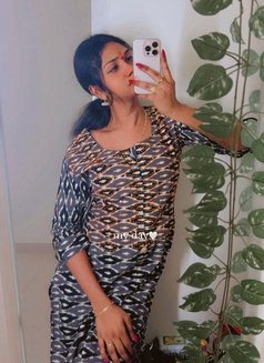 Telugu girl vip service cam & real meet - puta in Hyderabad Photo 7 of 7