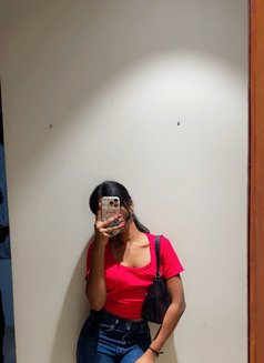 Preethi Telugu Independent Girl - puta in Hyderabad Photo 6 of 6