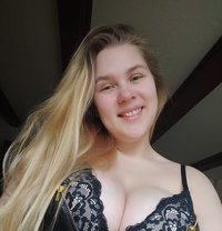 Tema - escort in Romford