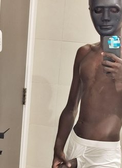 Tempting Black Top - Acompañantes masculino in Riyadh Photo 2 of 3