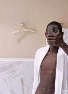 Tempting Top - Male escort in Dubai Photo 1 of 1