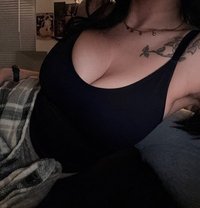 Tenny - escort in Paris