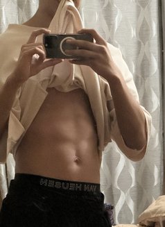 Tibetan in Safdarjung - Acompañantes masculino in New Delhi Photo 1 of 1