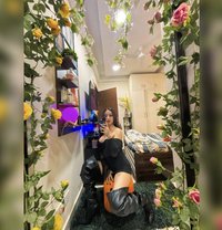 Tenzin sexy/classy and smooth.Cam/Real - Transsexual escort in New Delhi
