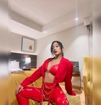 Tenzin sexy/classy and smooth. - Transsexual escort in New Delhi