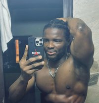 Terminator - Acompañantes masculino in Muscat