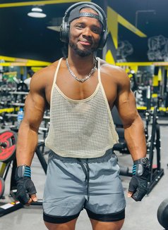 Terminator - Acompañantes masculino in Muscat Photo 2 of 9