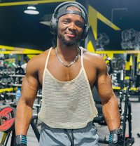 Terminator - Acompañantes masculino in Muscat