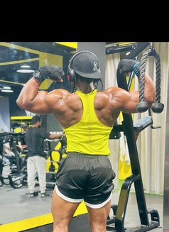 Terminator - Acompañantes masculino in Muscat Photo 3 of 9