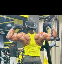 Terminator - Acompañantes masculino in Muscat