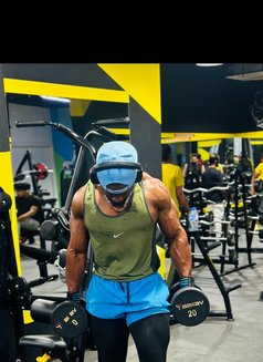 Terminator - Acompañantes masculino in Muscat Photo 4 of 9