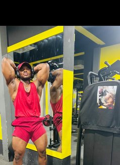 Terminator - Acompañantes masculino in Muscat Photo 5 of 9