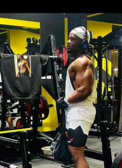 Terminator - Acompañantes masculino in Muscat Photo 6 of 9