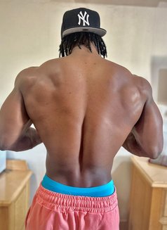 Terminator - Acompañantes masculino in Muscat Photo 8 of 9