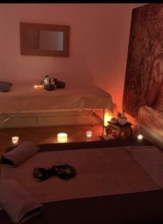 Terry Tantric & Sexual Massage - Masajista in Zürich Photo 1 of 9