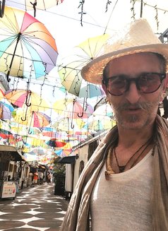 Teshu - Male escort in Bali Photo 4 of 5