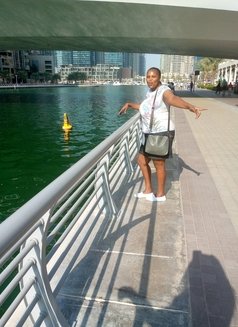 Tess - escort in Dubai Photo 1 of 5