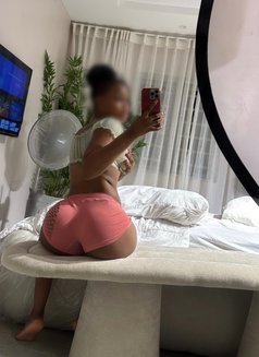 Tess - escort in Kampala Photo 2 of 7