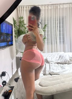 Tess - escort in Kampala Photo 3 of 7