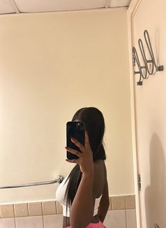 Tessa - escort in Dubai Photo 3 of 5