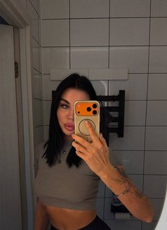 Tessa - puta in Bangkok Photo 1 of 12