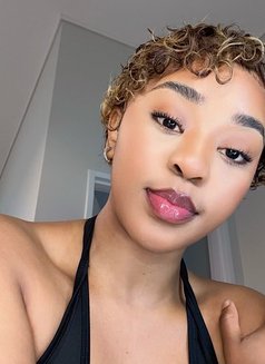 Tessy - escort in Khobar Photo 2 of 2