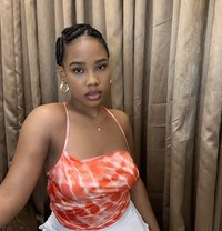 Tessy - escort in Shanghai