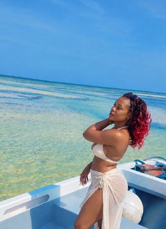 Tessy Queen - puta in Dubai Photo 1 of 2