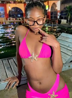 Tetee - puta in Nairobi Photo 3 of 8