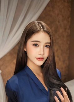 Thai Ladyboy Beautiful and same lady - masseuse in Abu Dhabi Photo 14 of 17