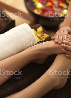 Thai Massage Only for girls and men - Masajista in Doha Photo 4 of 10