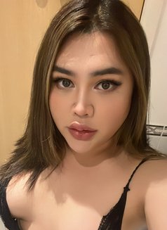 THAI TS Emmie Curvy LONDON - Transsexual escort in London Photo 11 of 13