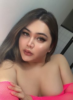 THAI TS Emmie Curvy near HYDE PARK - Acompañantes transexual in London Photo 12 of 13