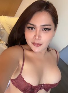 THAI TS Emmie visiting in LONDON - Transsexual escort in London Photo 18 of 20