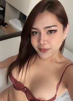 THAI TS Emmie visiting in LONDON - Transsexual escort in London Photo 19 of 20