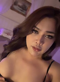 THAI TS Emmie visiting in LONDON - Transsexual escort in London Photo 19 of 20