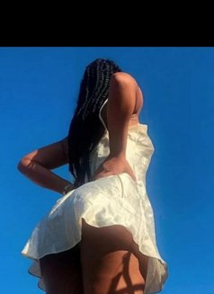 Thalia - escort in Abu Dhabi Photo 3 of 5