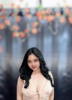 Thania Lee - puta in Jakarta Photo 2 of 2