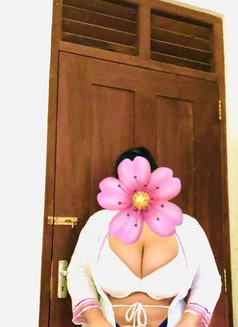 Thanushi - escort in Colombo Photo 1 of 10