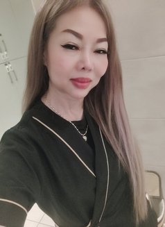 Thanya - escort in Dubai Photo 2 of 5
