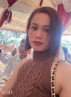 Thao - escort in New Delhi Photo 2 of 4