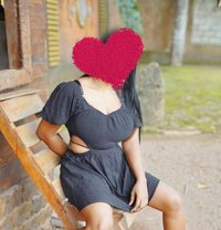 Tharindi Slim Sexy Hygienic Girl - puta in Colombo Photo 1 of 9