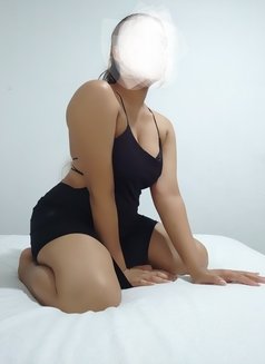 cam service and outcall - escort in Colombo Photo 5 of 14