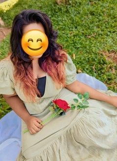 Tharushi - escort in Colombo Photo 3 of 5