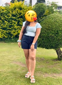 Tharushi - escort in Colombo Photo 1 of 3